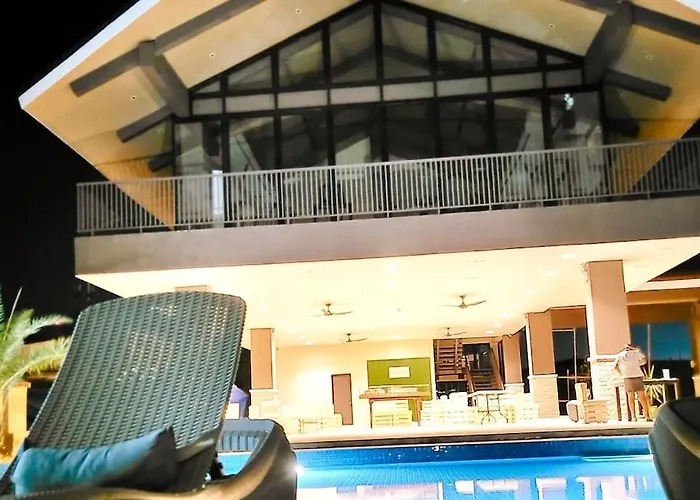 Comfy 5 Mins To Mactan Airport Apartment